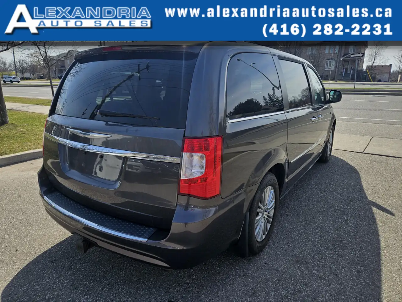 Chrysler Town & Country снимка Chrysler Town & Country