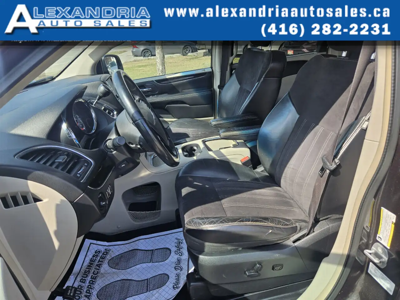 Chrysler Town & Country снимка Chrysler Town & Country