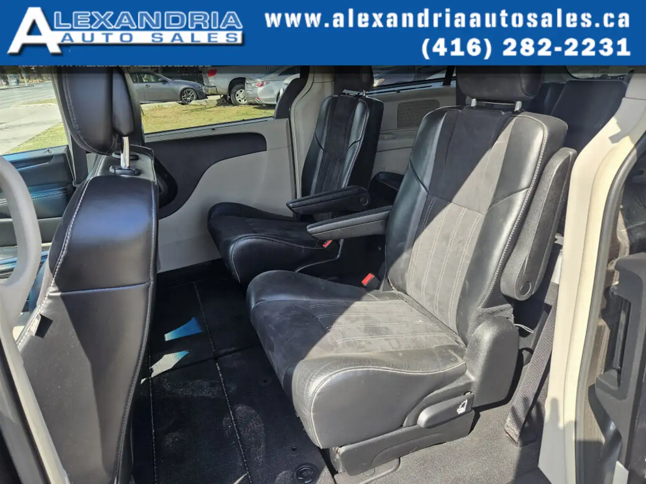Chrysler Town & Country снимка Chrysler Town & Country