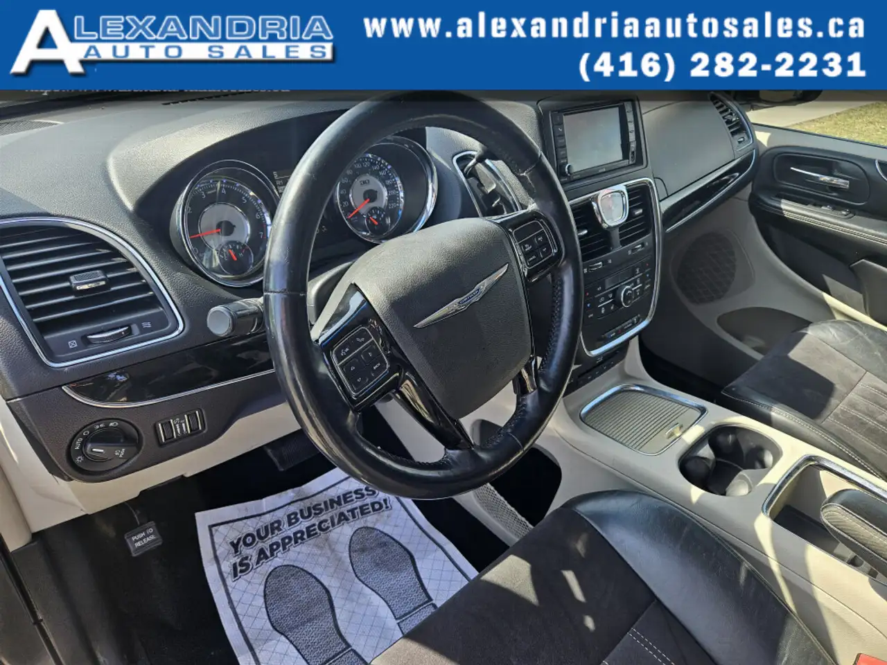 Chrysler Town & Country снимка Chrysler Town & Country