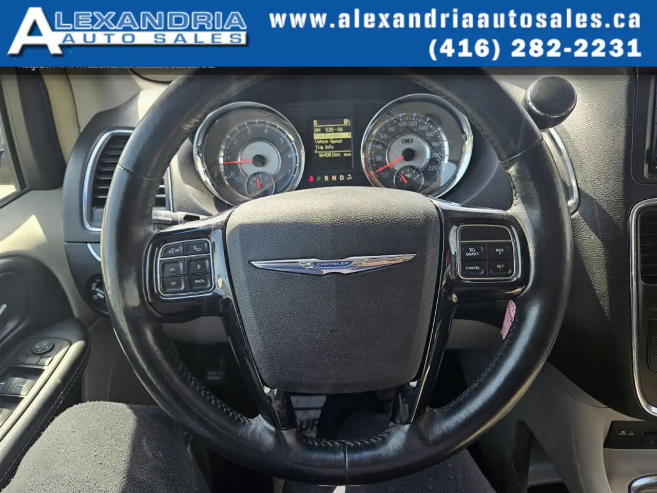 Chrysler Town & Country снимка Chrysler Town & Country
