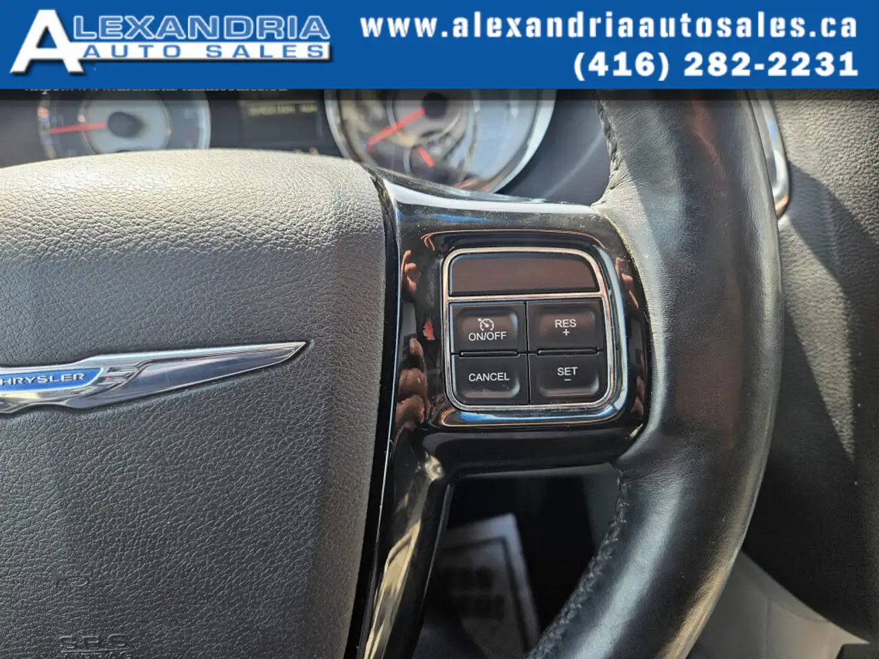 Chrysler Town & Country снимка Chrysler Town & Country