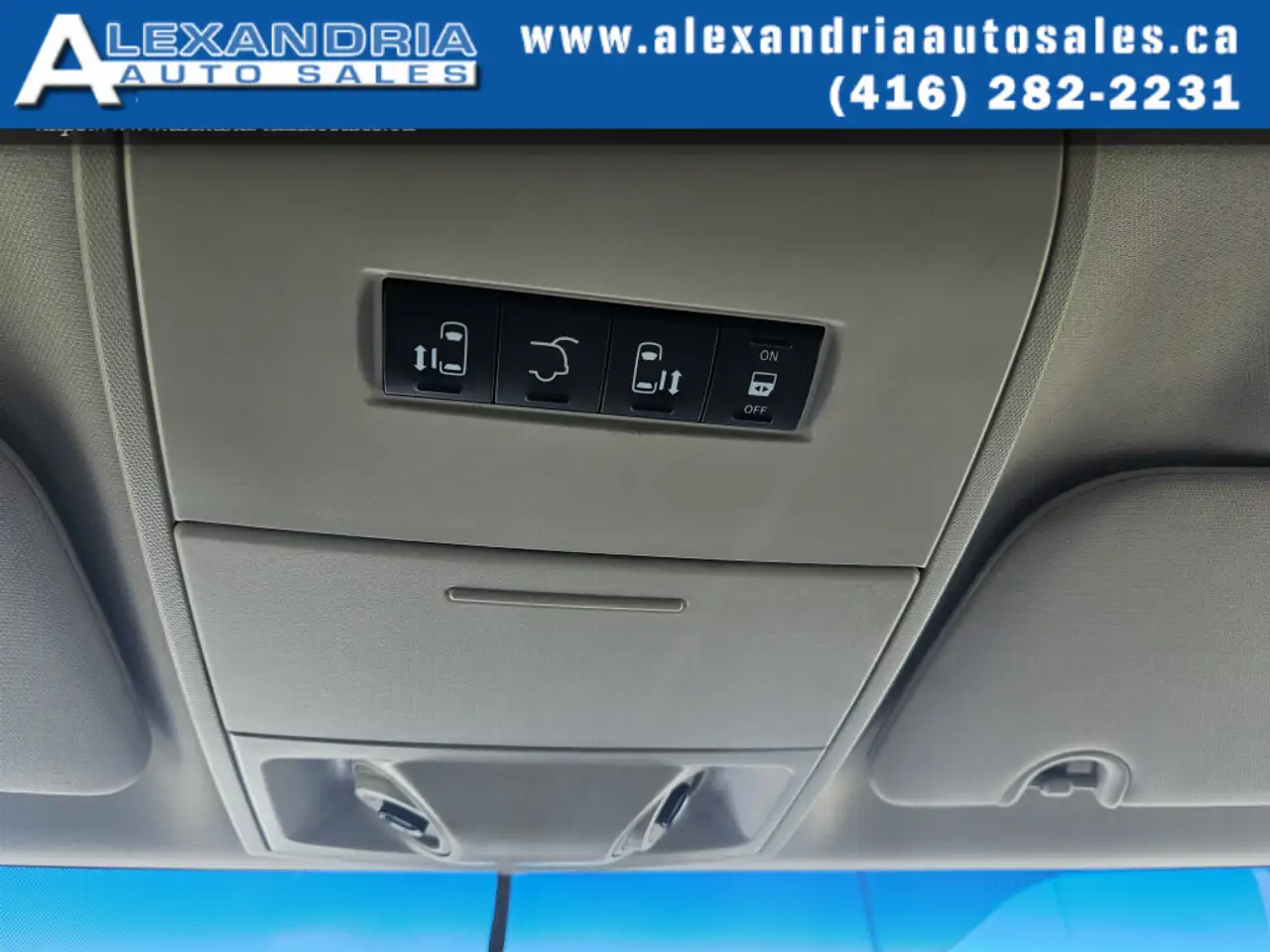 Chrysler Town & Country снимка Chrysler Town & Country