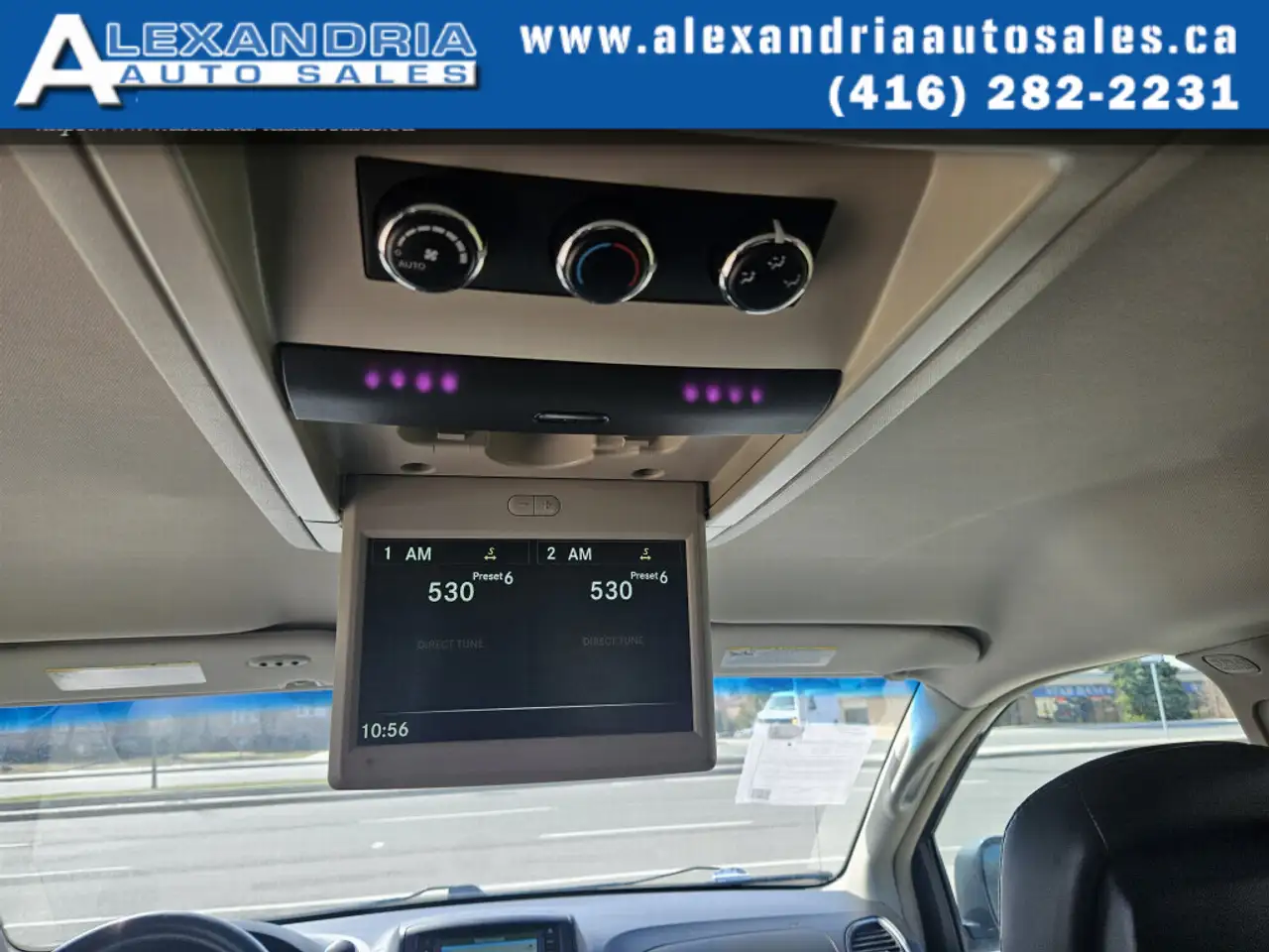 Chrysler Town & Country снимка Chrysler Town & Country