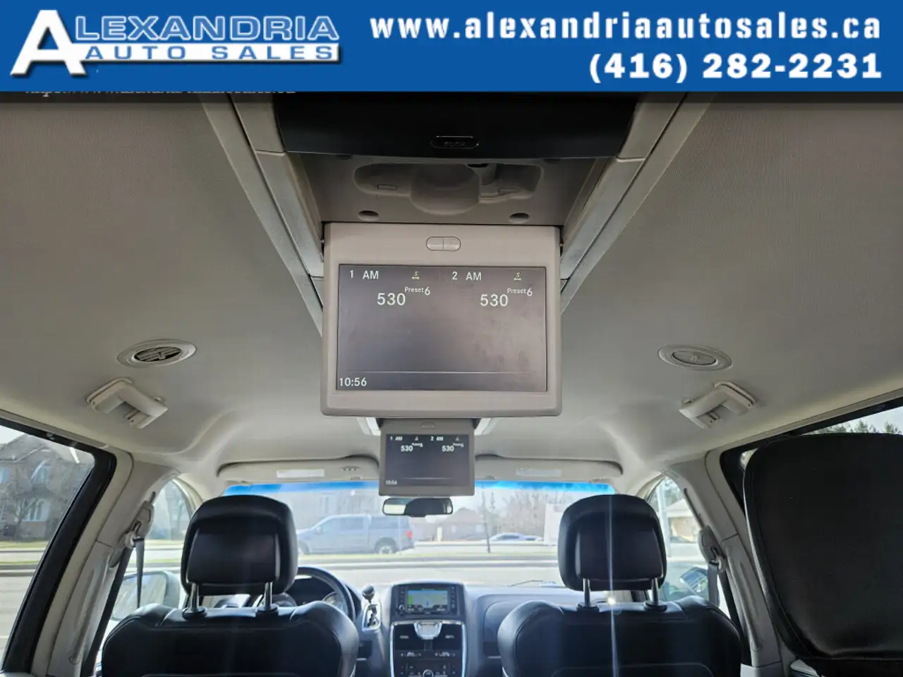 Chrysler Town & Country снимка Chrysler Town & Country