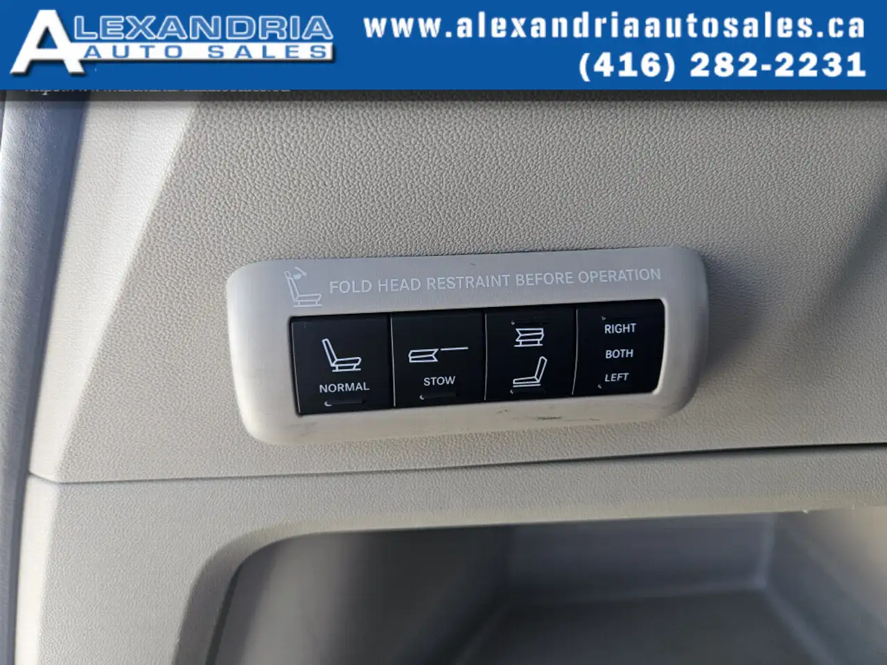 Chrysler Town & Country снимка Chrysler Town & Country