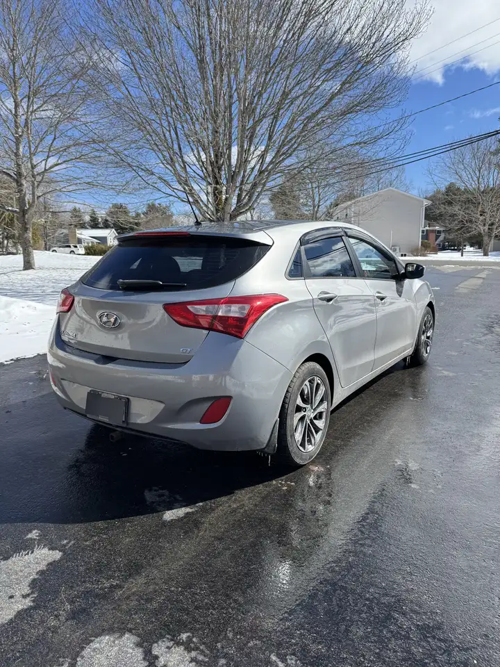 Hyundai ELANTRA снимка Hyundai ELANTRA
