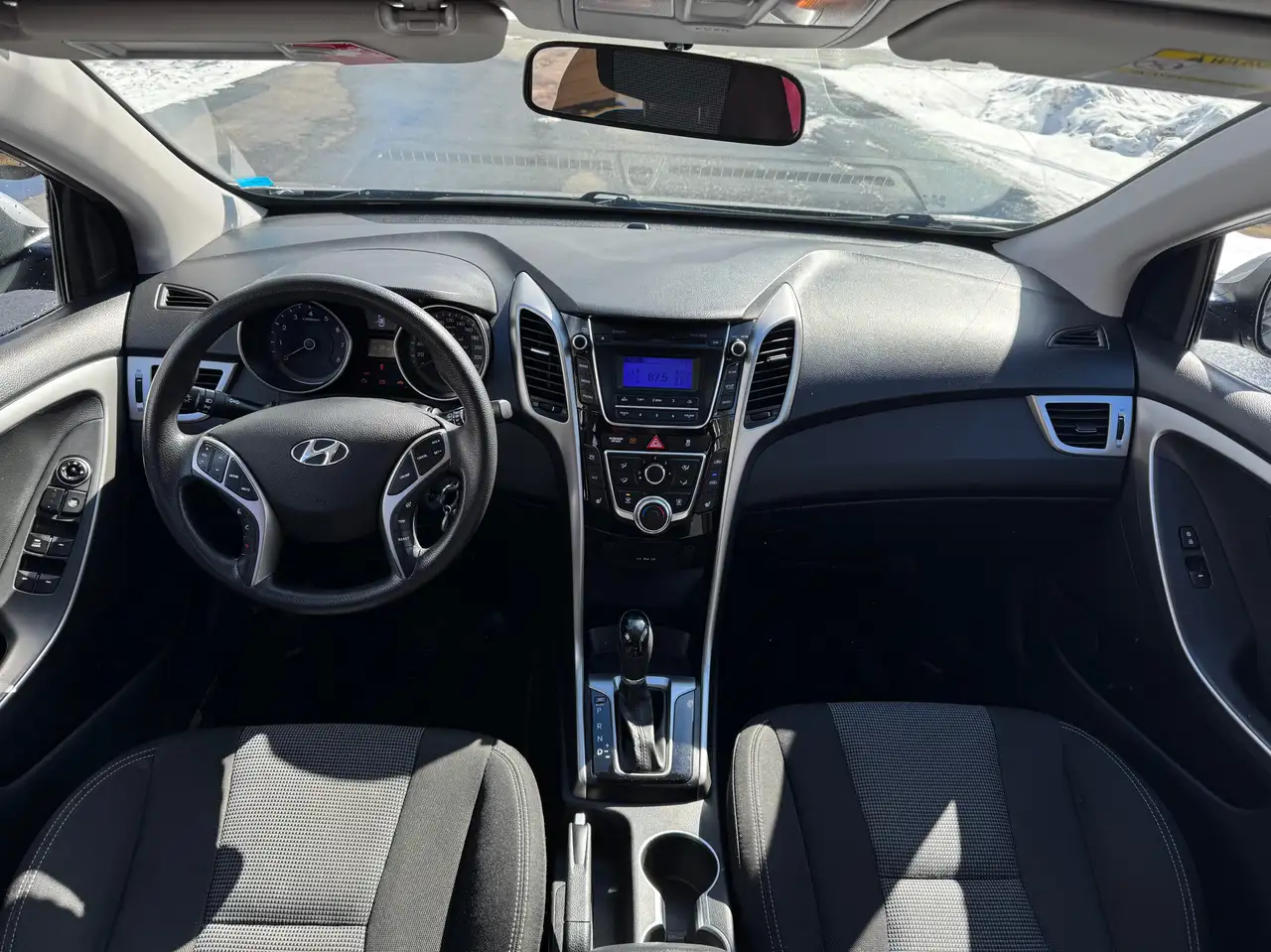 Hyundai ELANTRA снимка Hyundai ELANTRA