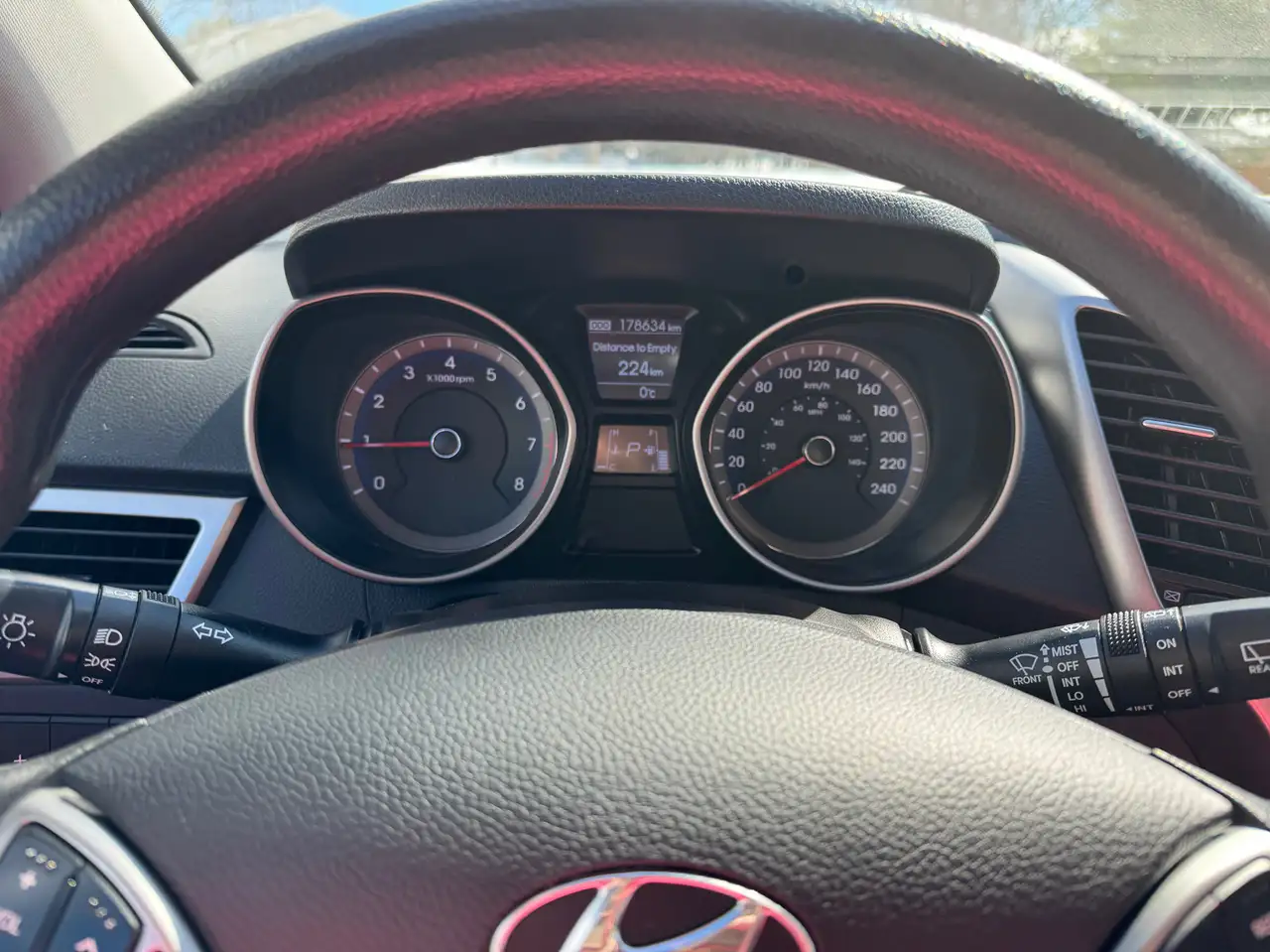 Hyundai ELANTRA снимка Hyundai ELANTRA