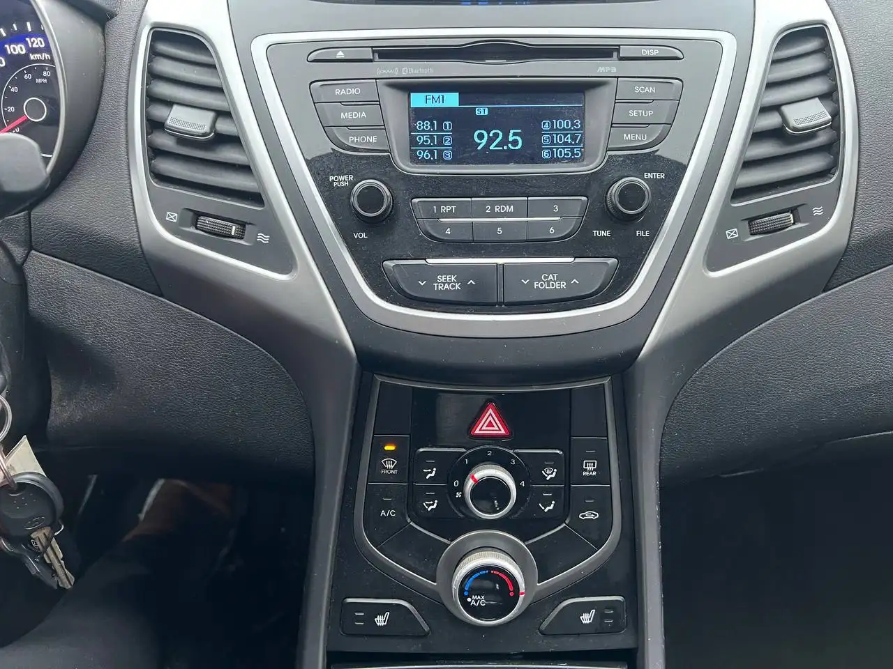 Hyundai ELANTRA снимка Hyundai ELANTRA