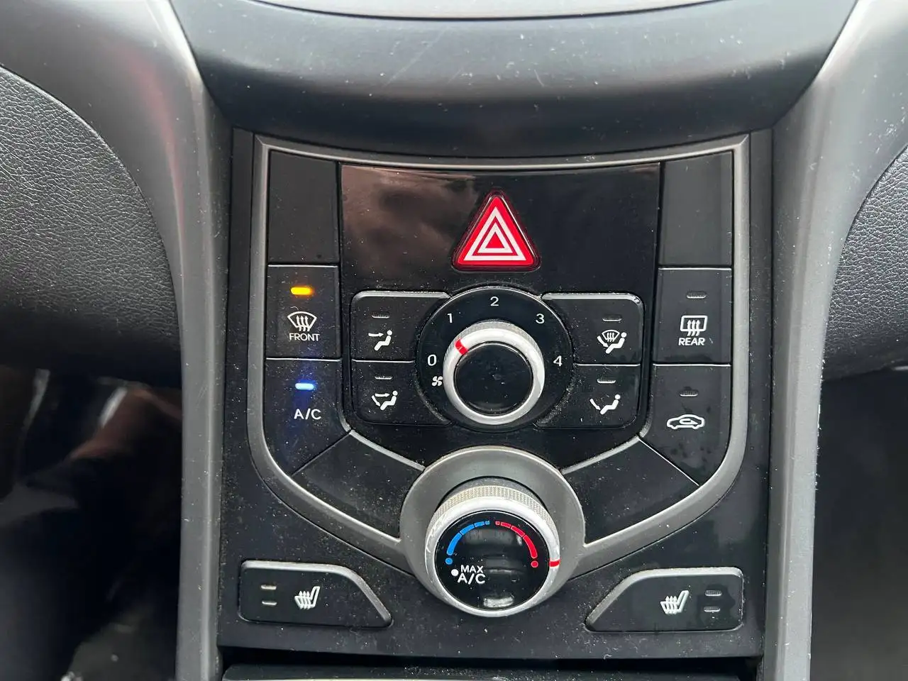 Hyundai ELANTRA снимка Hyundai ELANTRA
