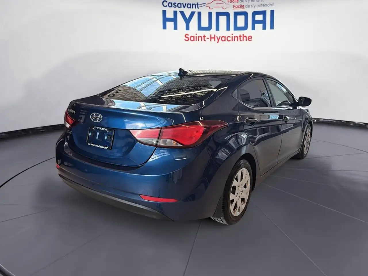 Hyundai ELANTRA photo Hyundai ELANTRA