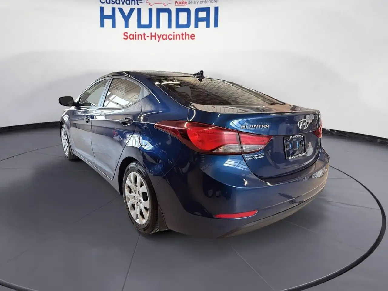 Hyundai ELANTRA photo Hyundai ELANTRA