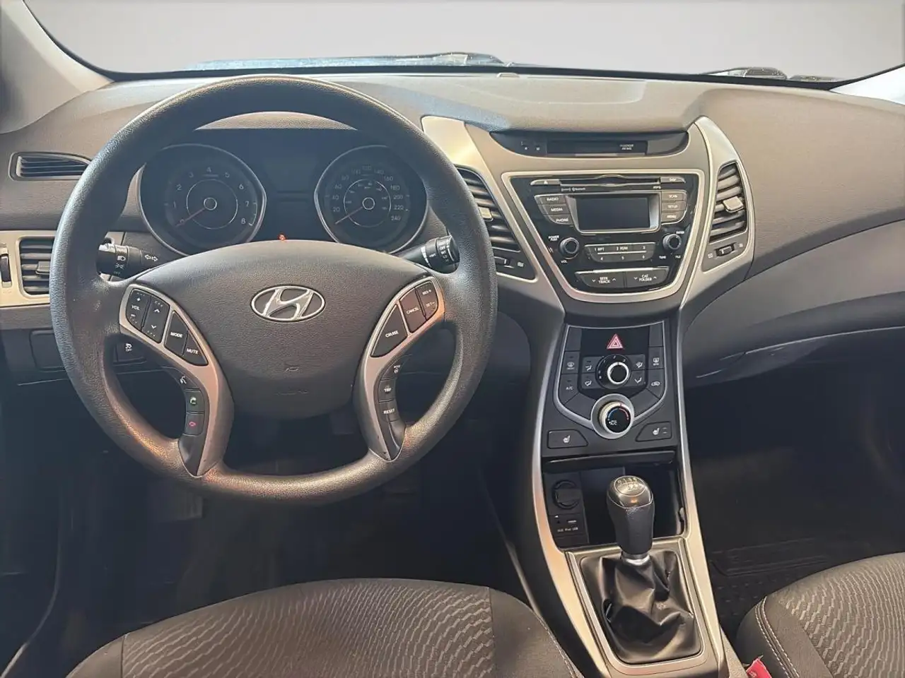 Hyundai ELANTRA photo Hyundai ELANTRA