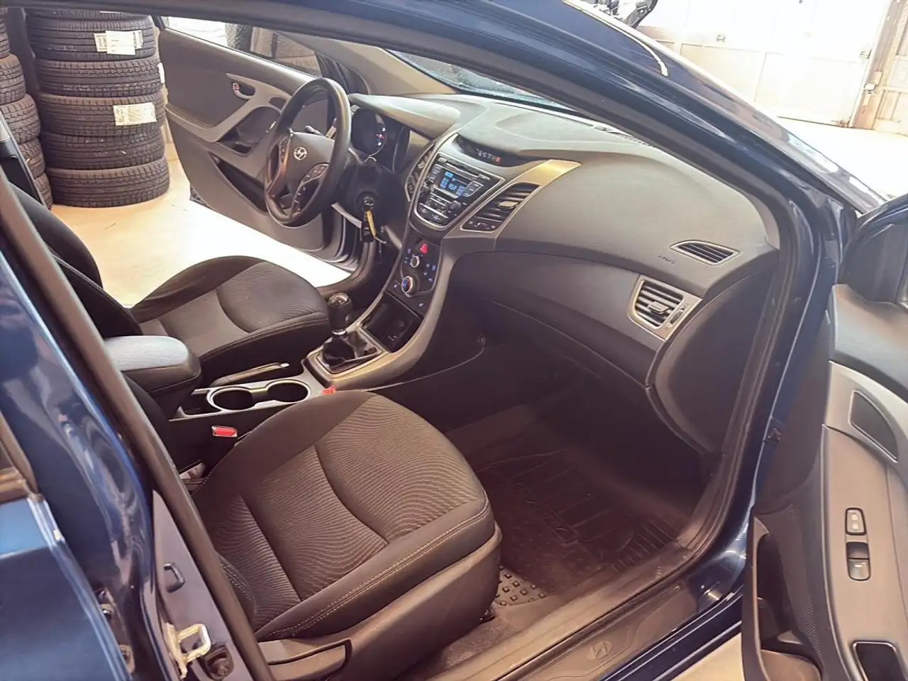 Hyundai ELANTRA photo Hyundai ELANTRA