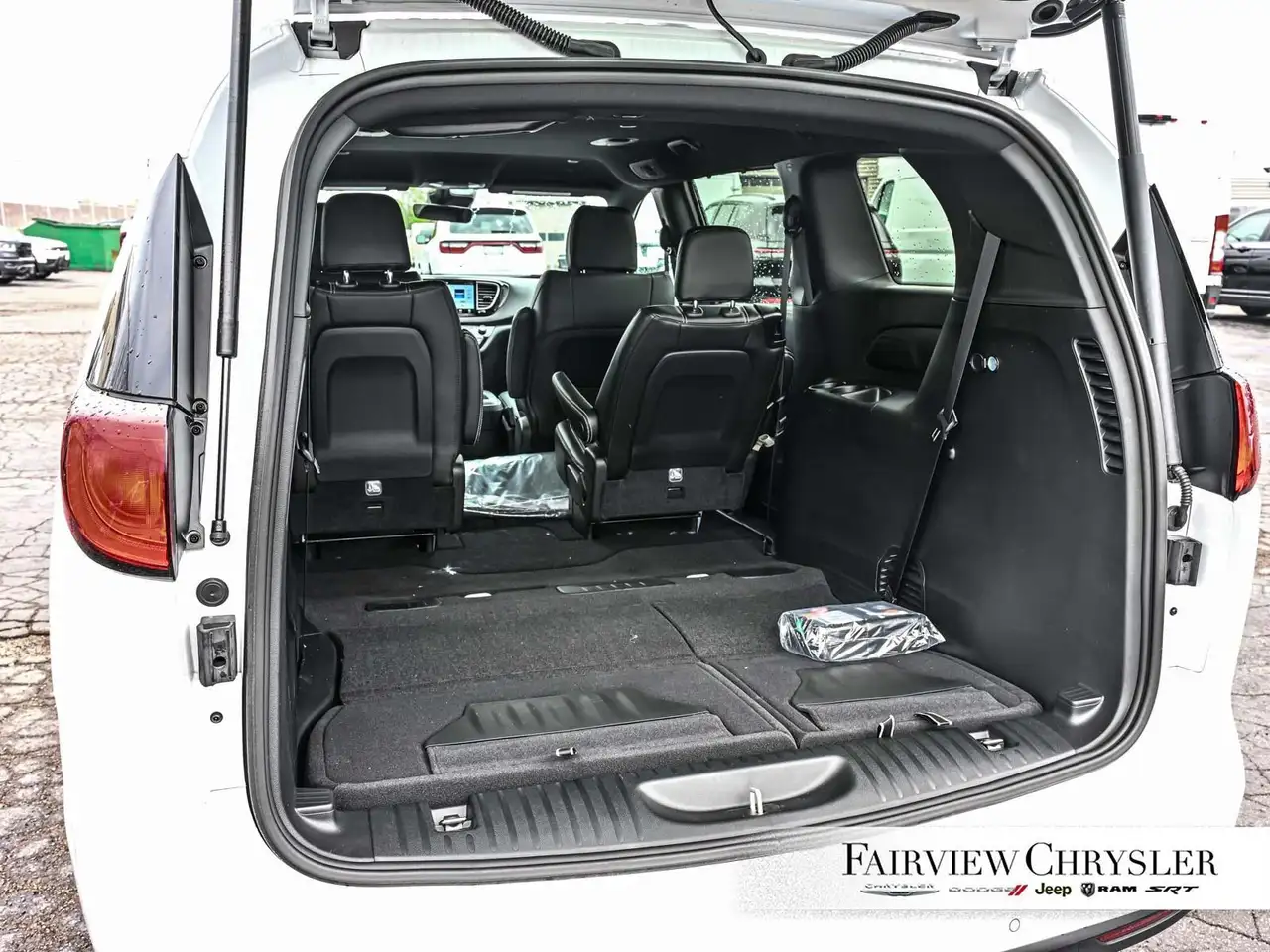 Chrysler Grand Caravan снимка Chrysler Grand Caravan