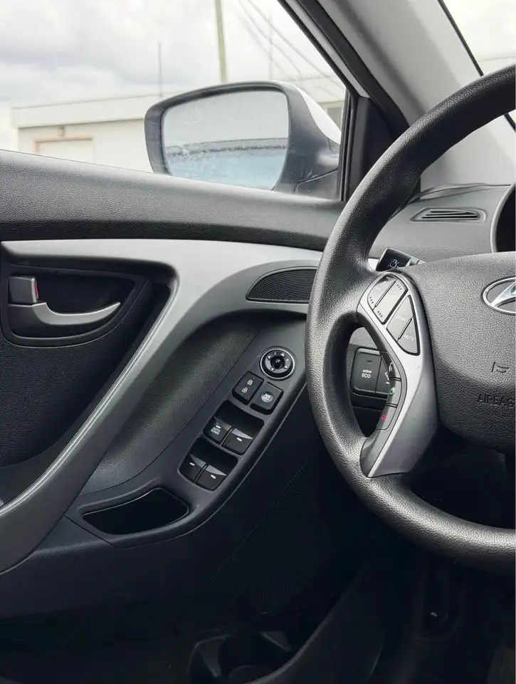 Hyundai ELANTRA снимка Hyundai ELANTRA
