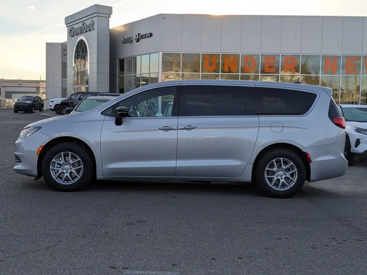 Chrysler Grand Caravan снимка Chrysler Grand Caravan