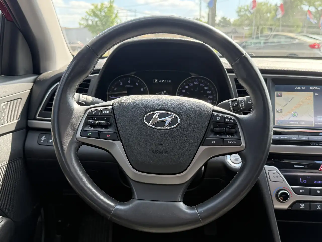 Hyundai ELANTRA fotografie Hyundai ELANTRA