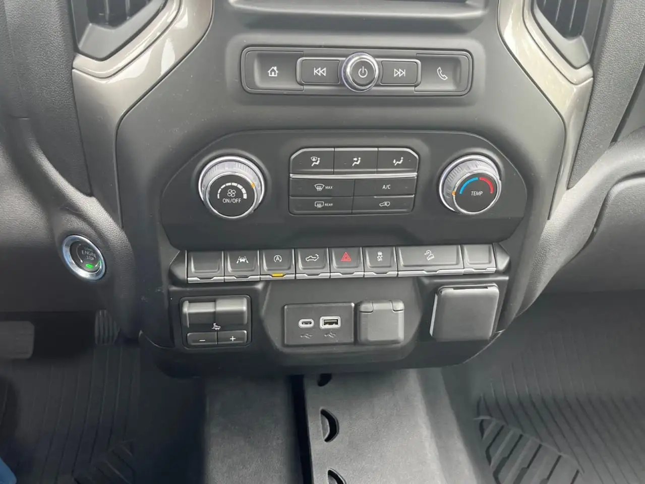 Chevrolet Silverado 1500 снимка Chevrolet Silverado 1500