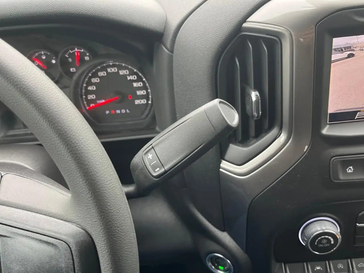 Chevrolet Silverado 1500 снимка Chevrolet Silverado 1500