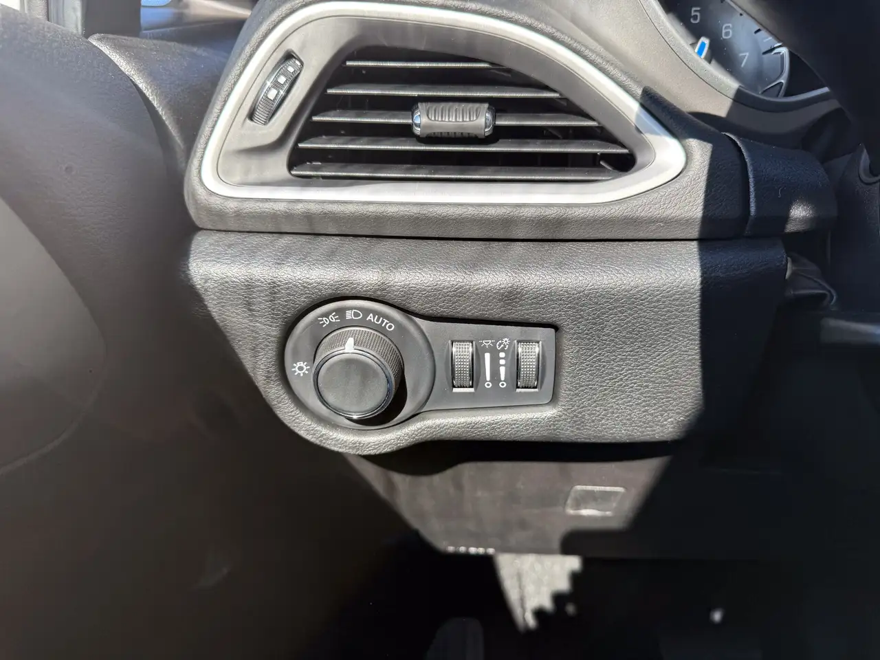 Chrysler Grand Caravan снимка Chrysler Grand Caravan