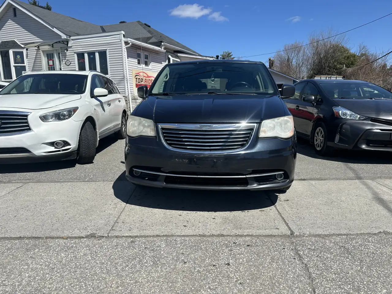 Chrysler Town & Country снимка Chrysler Town & Country
