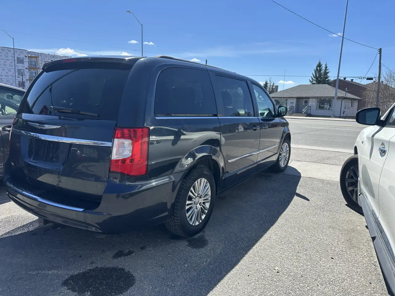 Chrysler Town & Country снимка Chrysler Town & Country