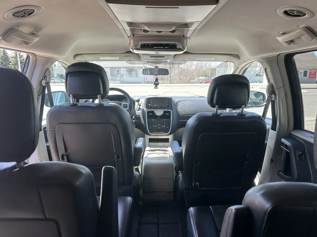 Chrysler Town & Country снимка Chrysler Town & Country
