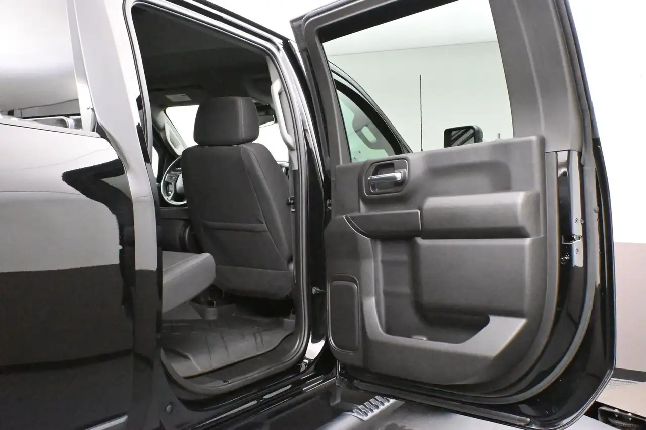 Chevrolet Silverado 2500 photo Chevrolet Silverado 2500
