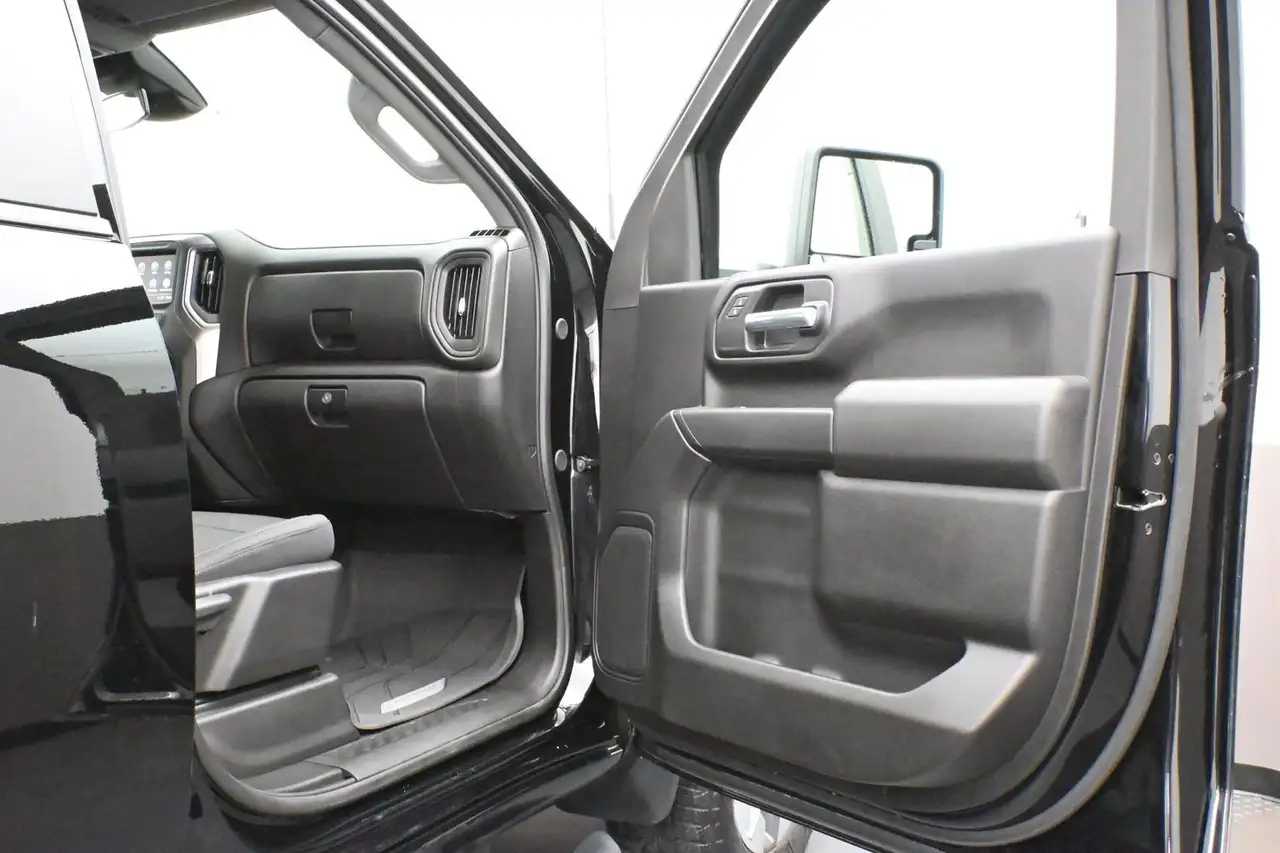 Chevrolet Silverado 2500 photo Chevrolet Silverado 2500