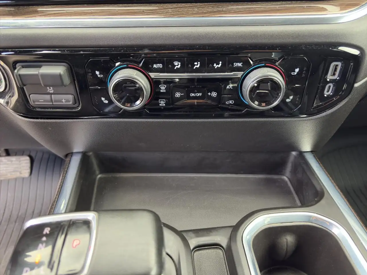 Chevrolet Silverado 1500 снимка Chevrolet Silverado 1500