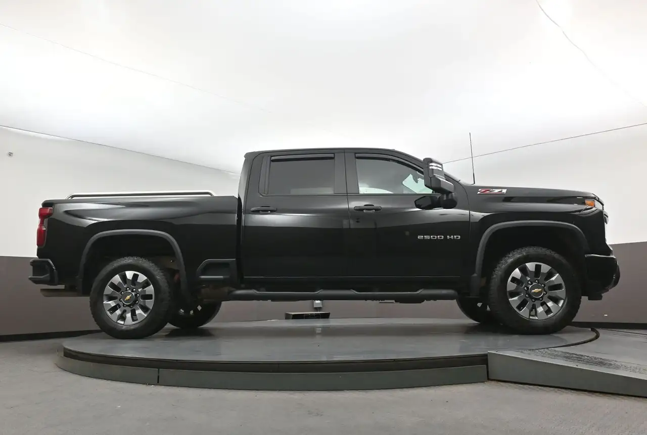 Chevrolet Silverado 2500 photo Chevrolet Silverado 2500
