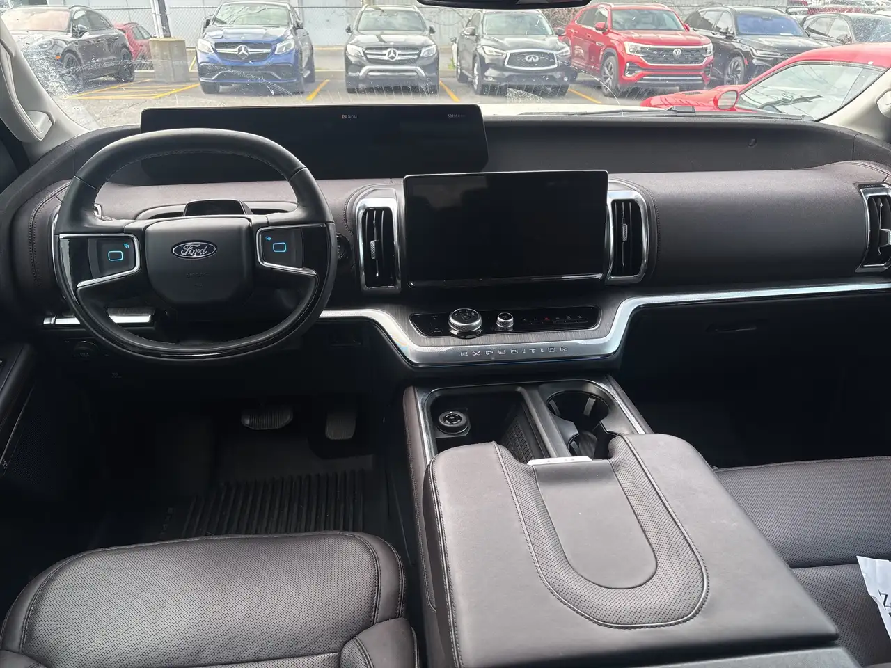 Ford Expedition снимка Ford Expedition