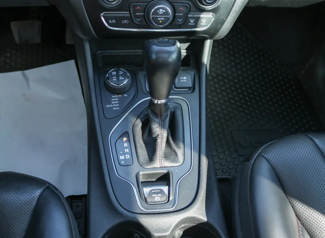 Jeep Cherokee снимка Jeep Cherokee