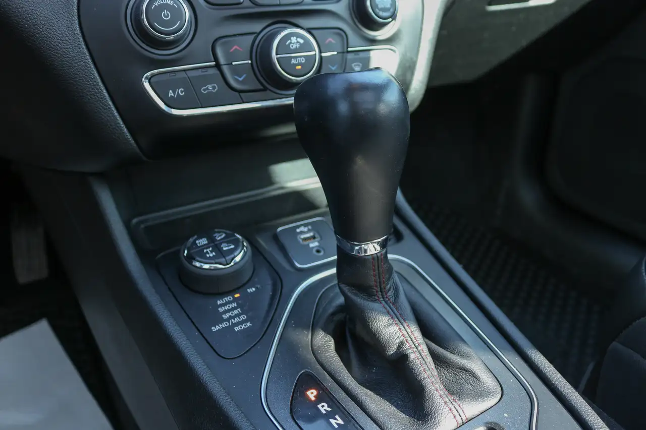 Jeep Cherokee снимка Jeep Cherokee
