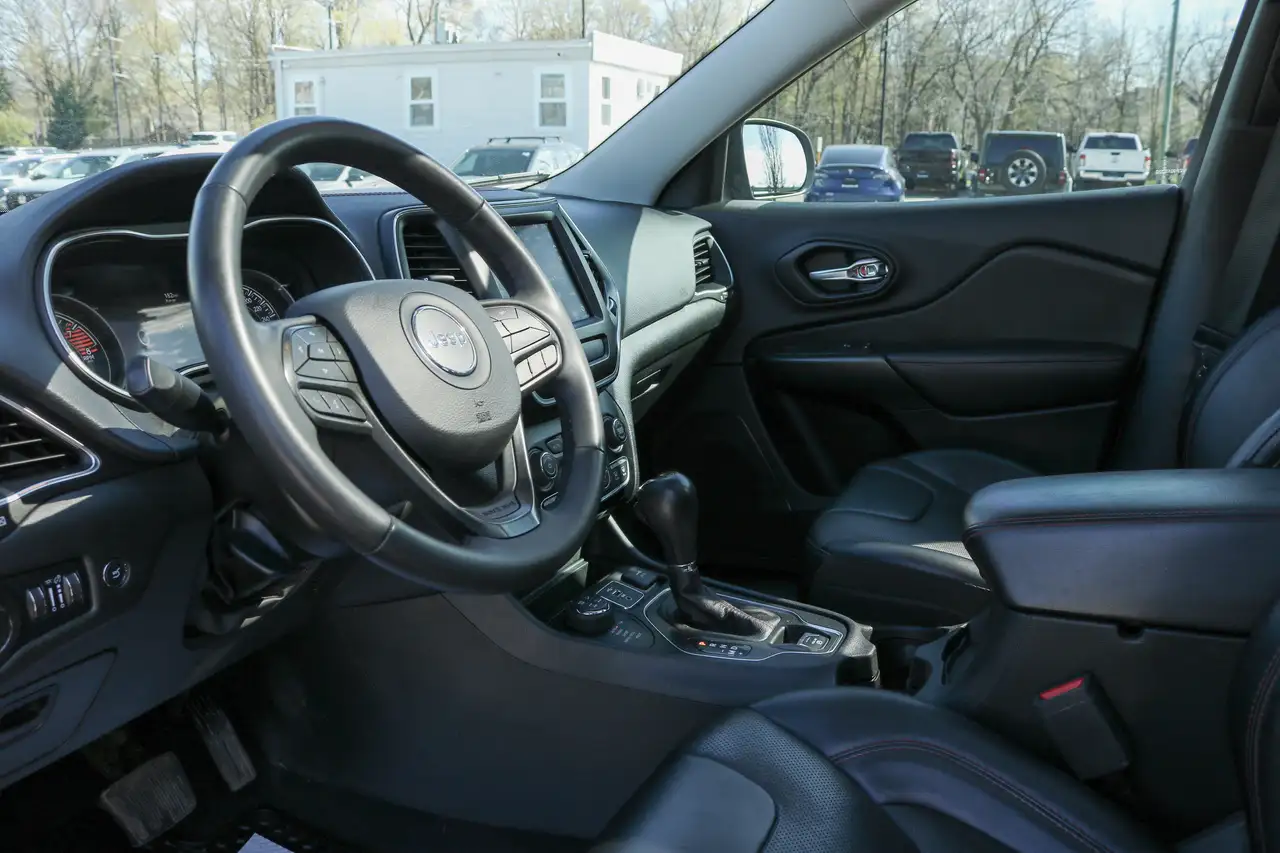 Jeep Cherokee снимка Jeep Cherokee