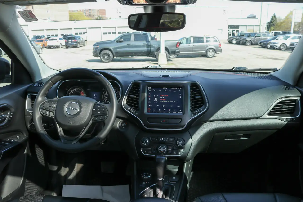 Jeep Cherokee снимка Jeep Cherokee