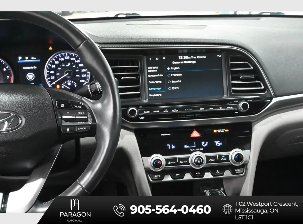 Hyundai ELANTRA photo Hyundai ELANTRA