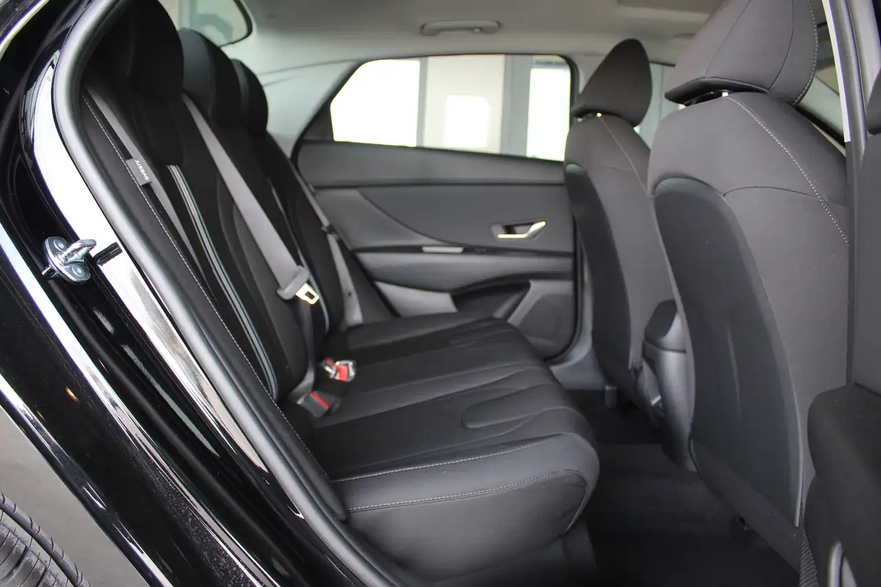 Hyundai ELANTRA снимка Hyundai ELANTRA