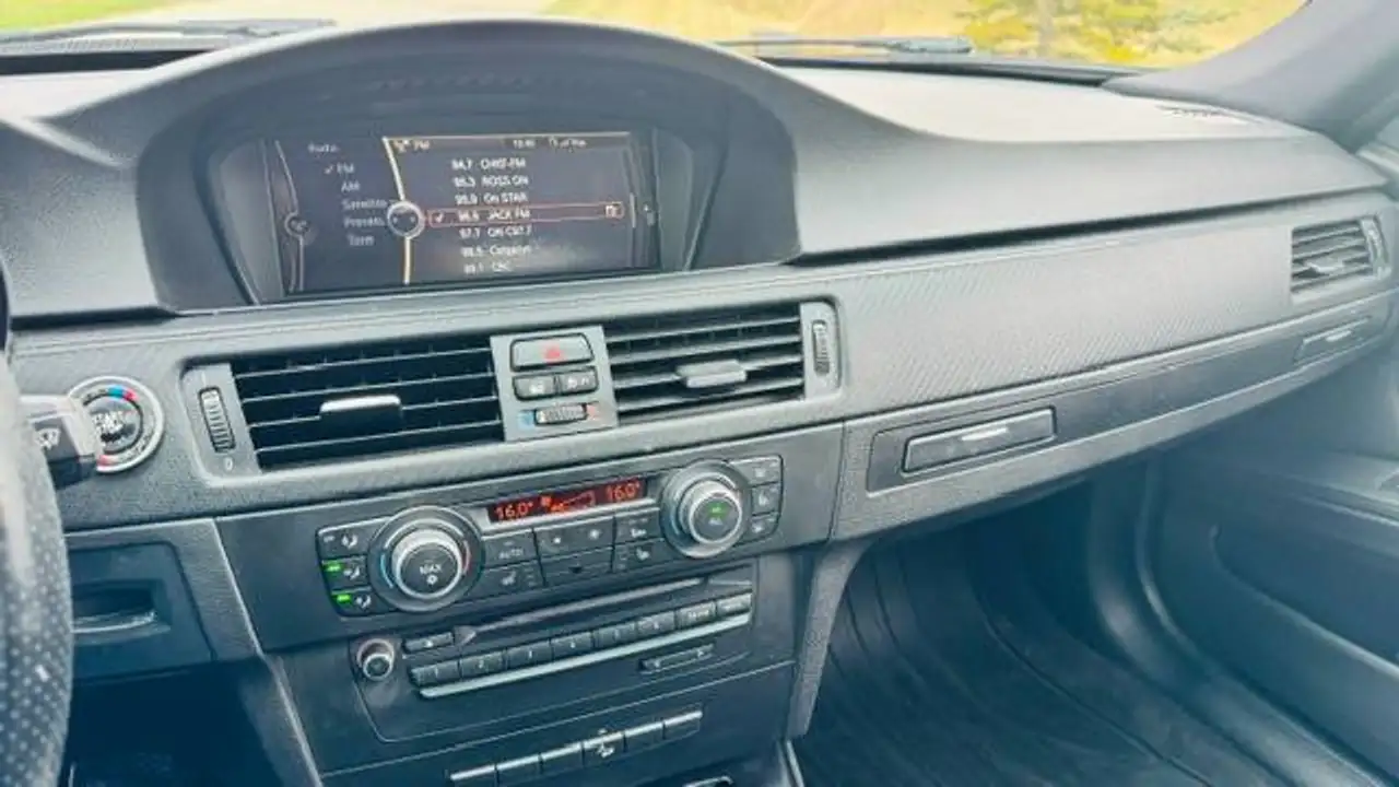 BMW 3 Series снимка BMW 3 Series
