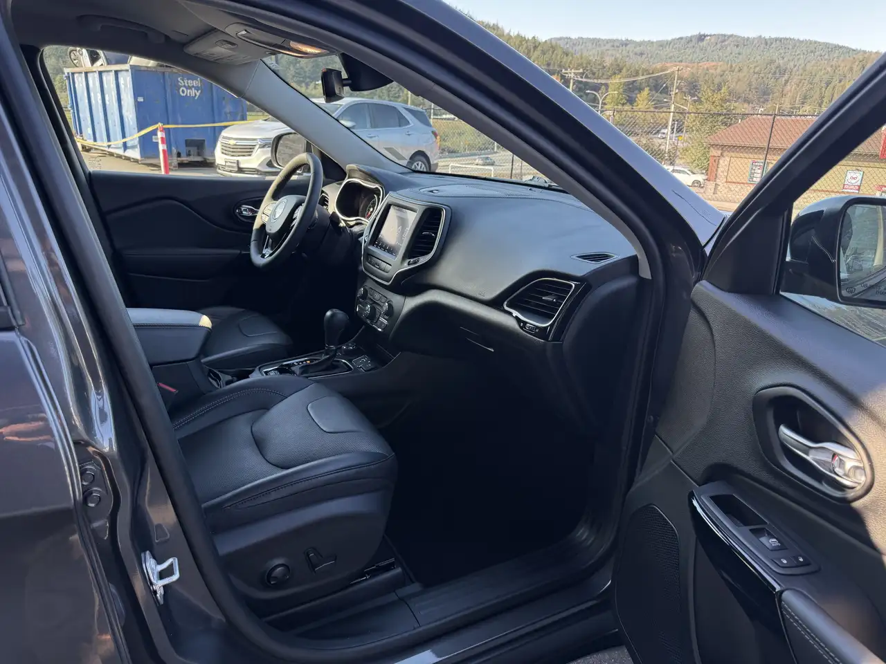 Jeep Cherokee photo Jeep Cherokee
