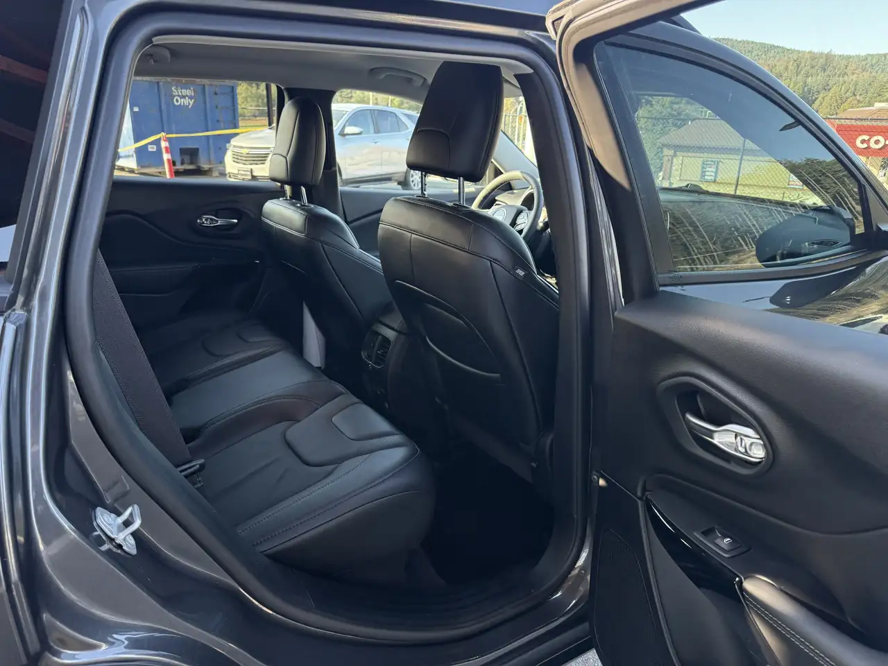 Jeep Cherokee photo Jeep Cherokee