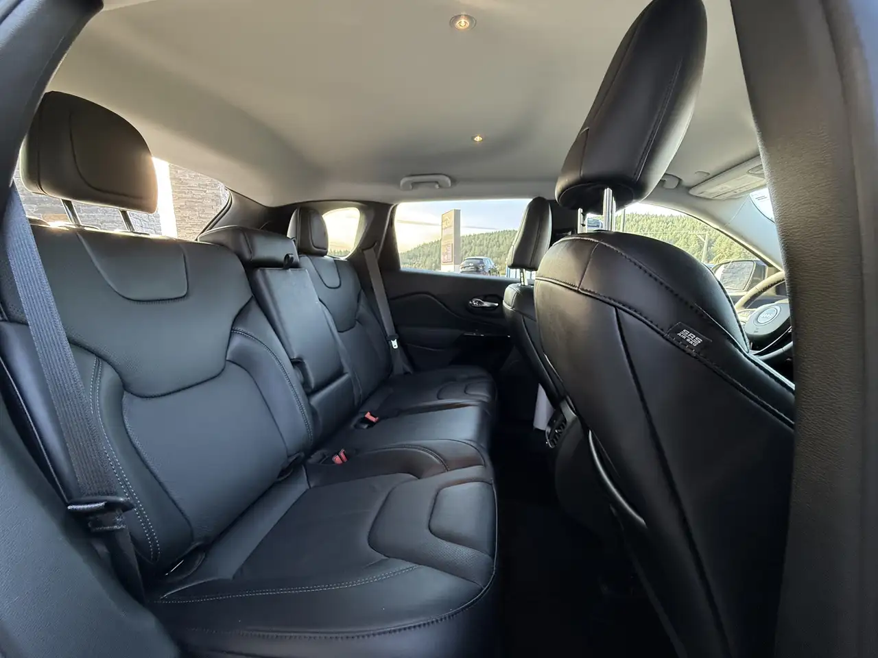 Jeep Cherokee photo Jeep Cherokee