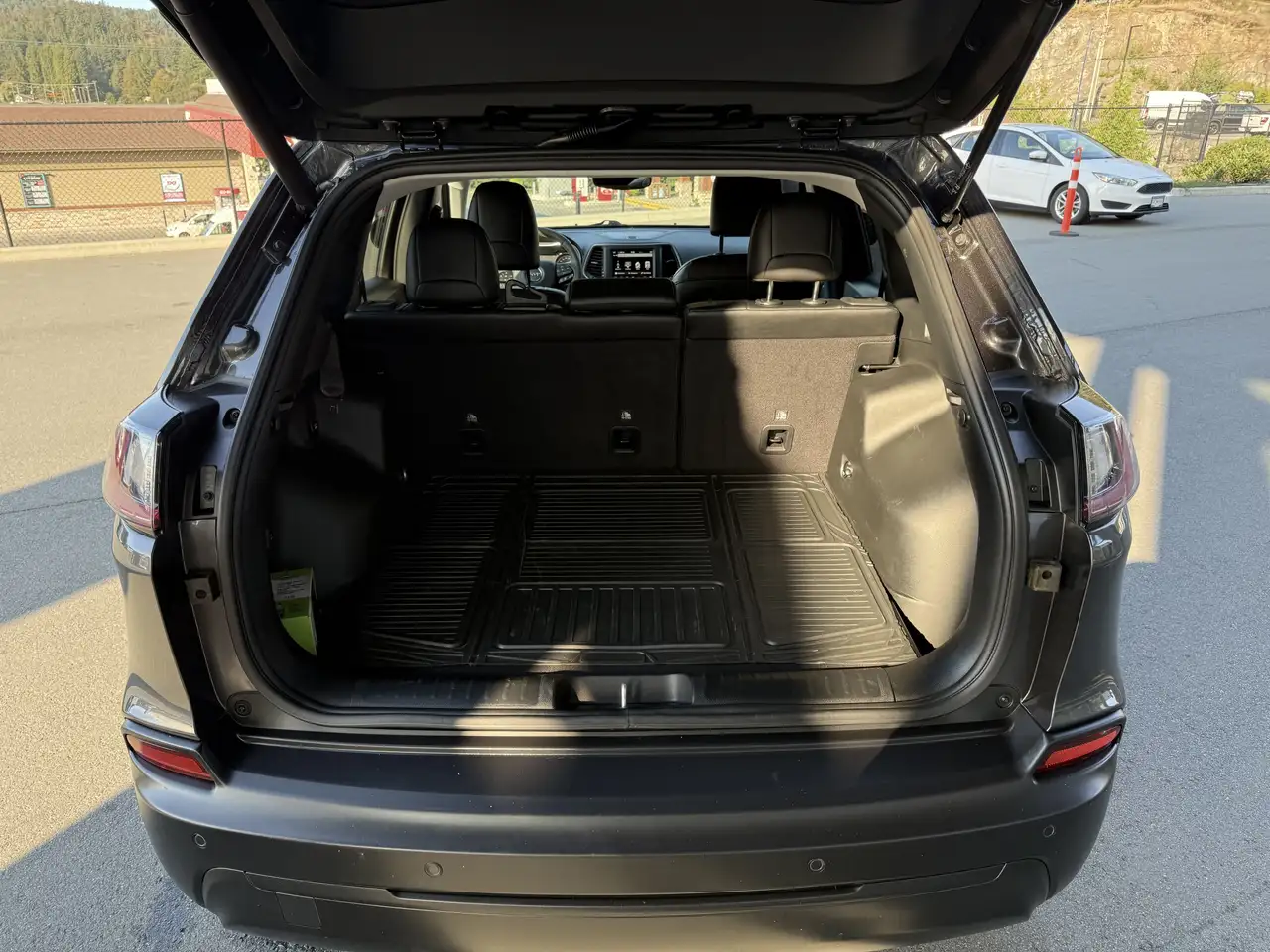 Jeep Cherokee photo Jeep Cherokee