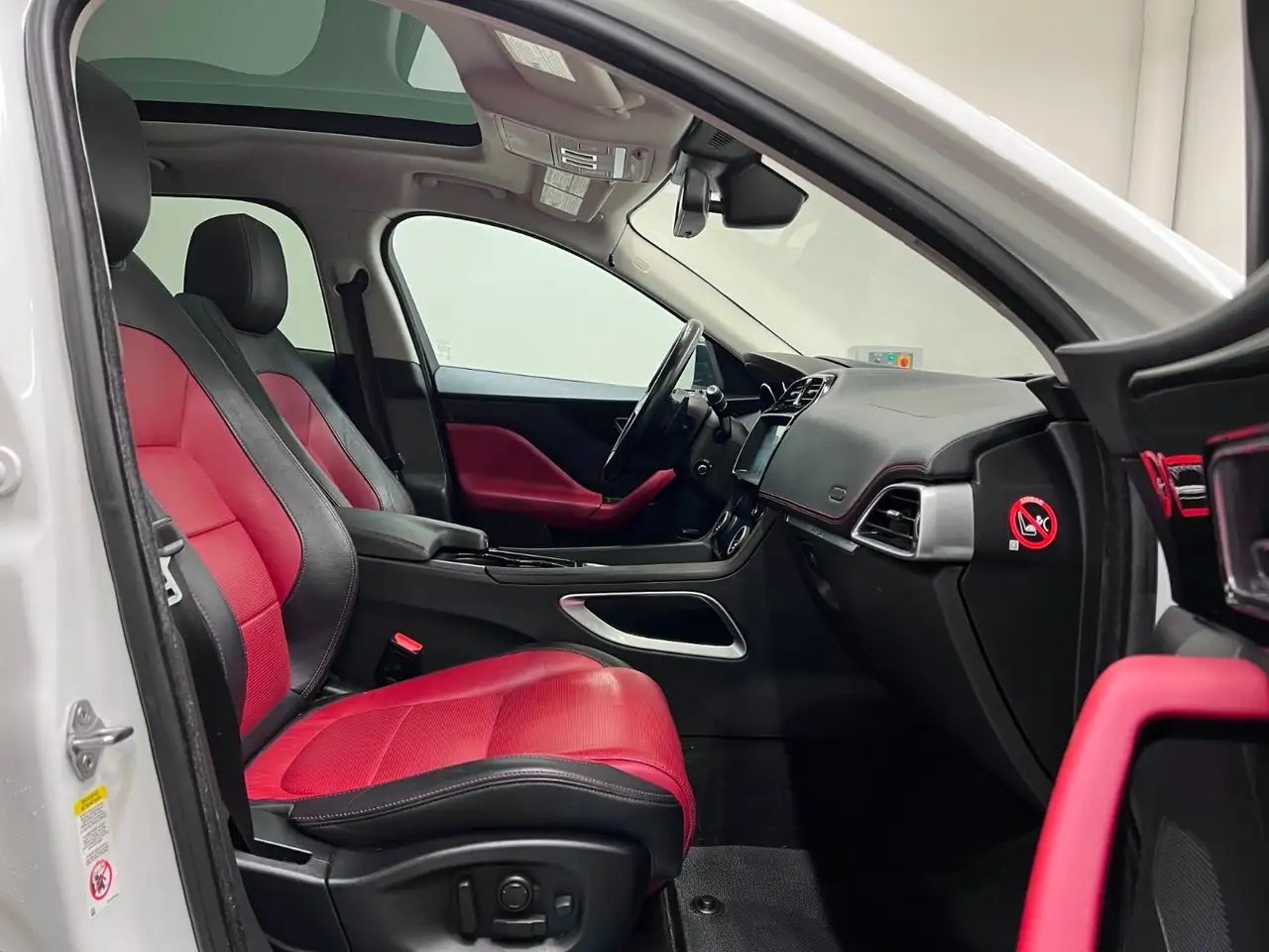 Jaguar F-Pace снимка Jaguar F-Pace
