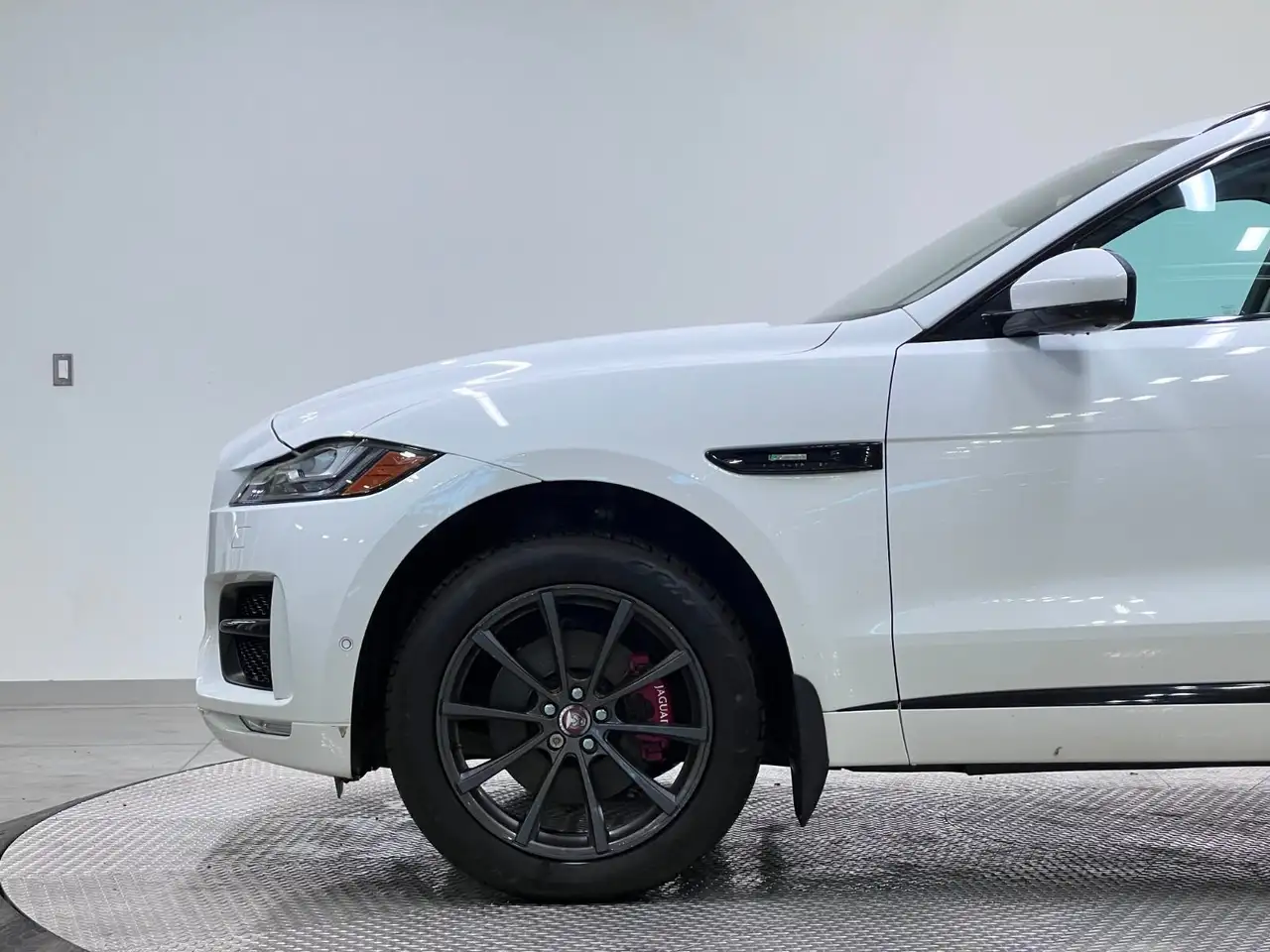 Jaguar F-Pace снимка Jaguar F-Pace