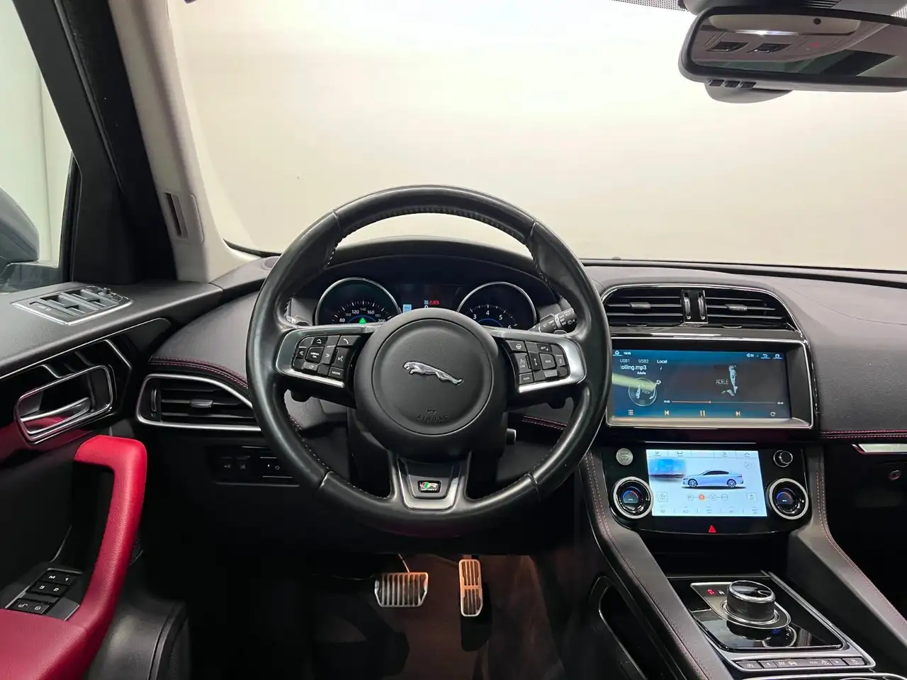 Jaguar F-Pace снимка Jaguar F-Pace