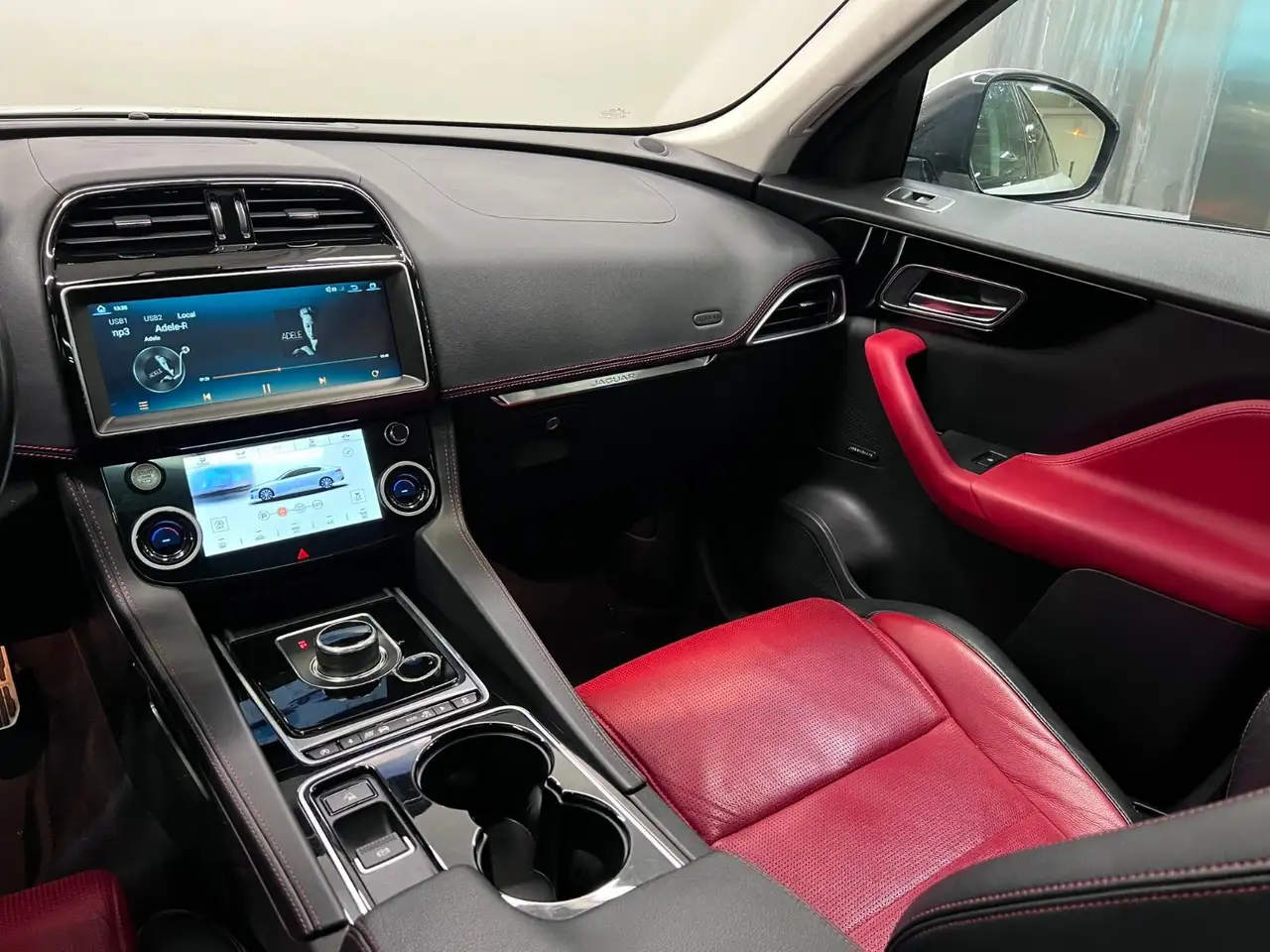 Jaguar F-Pace снимка Jaguar F-Pace