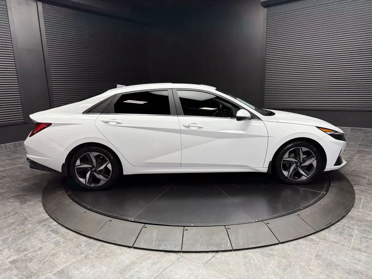 Hyundai ELANTRA снимка Hyundai ELANTRA